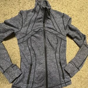 Lululemon DEFINE jacket LS Full ZIP Firm Fitting 2 Zip Pockets Size 4 Like NEW